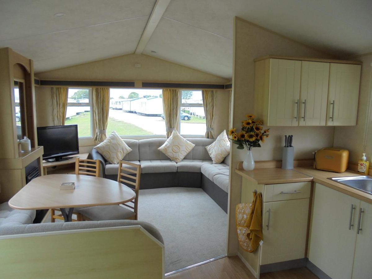 Coral Beach : The Richmond:- 6 Berth, Blow Heated インゴールドメルズ エクステリア 写真
